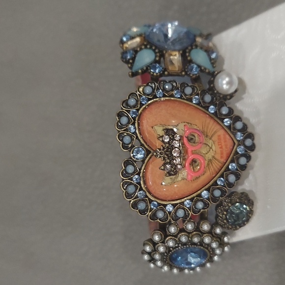 Betsey Johnson PRINCESS KITTY HINGED BRACELET - Picture 8 of 11